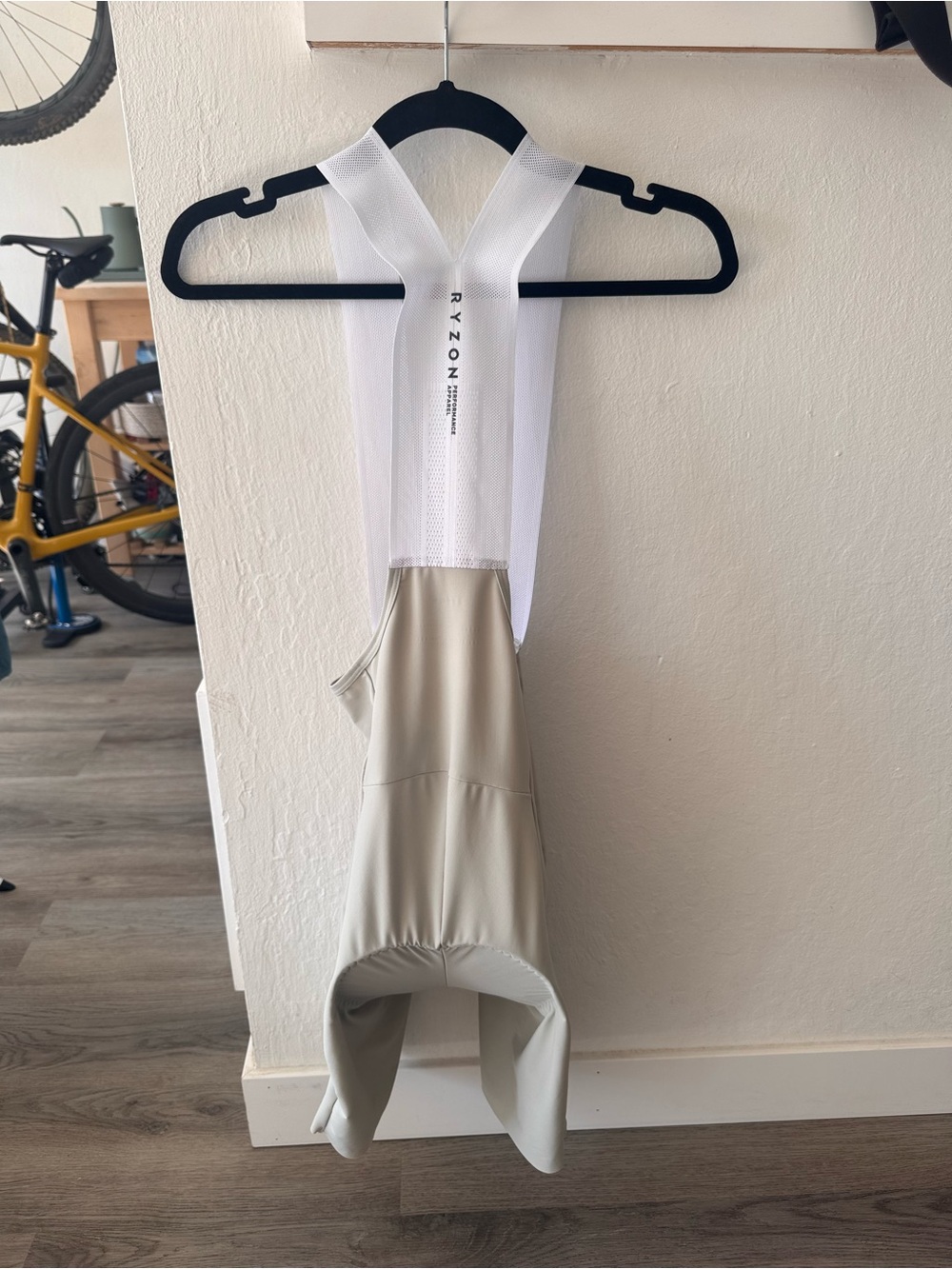 Ryzon Vela Cycling Bib Shorts - Pistachio Cream sz L